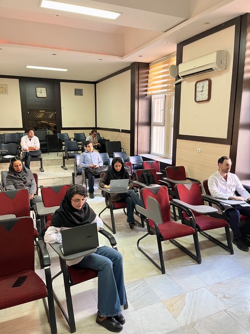 برگزاری نشست هفتگی Research Meeting و Journal Club مرکز تحقیقات تعویض مفاصل در ۲۷ مهر ماه ۱۴۰۵